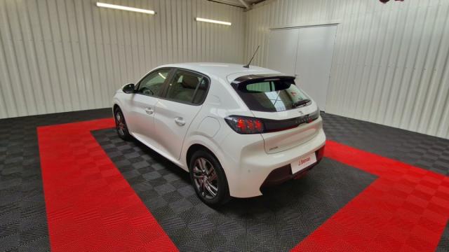 Peugeot 208 image 8