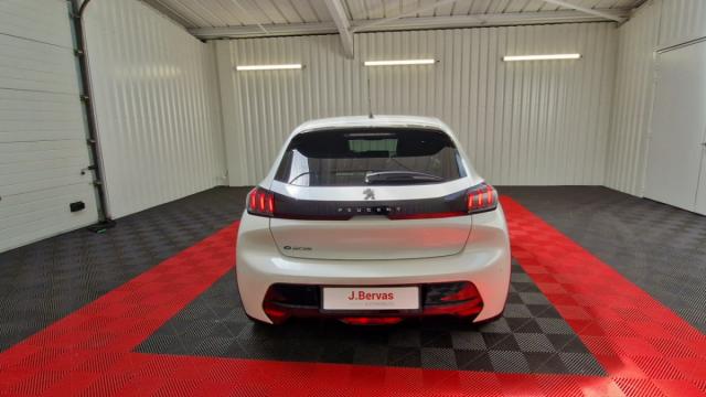 Peugeot 208 image 8