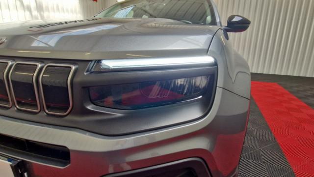 Jeep Avenger image 8