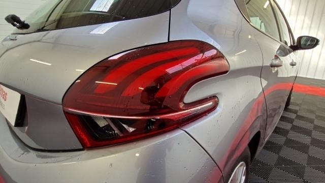 Peugeot 208 image 2