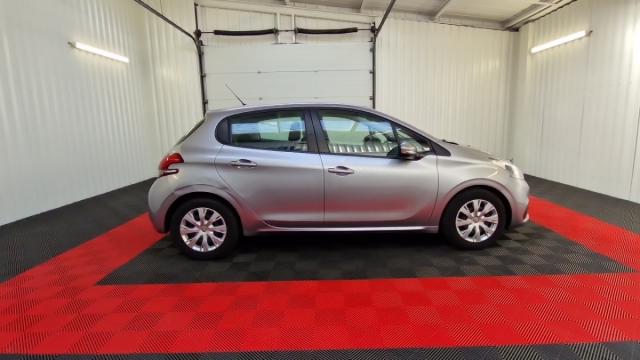 Peugeot 208 image 8