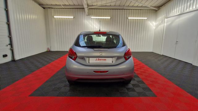 Peugeot 208 image 5