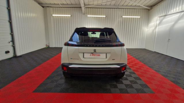 Peugeot 2008 image 8