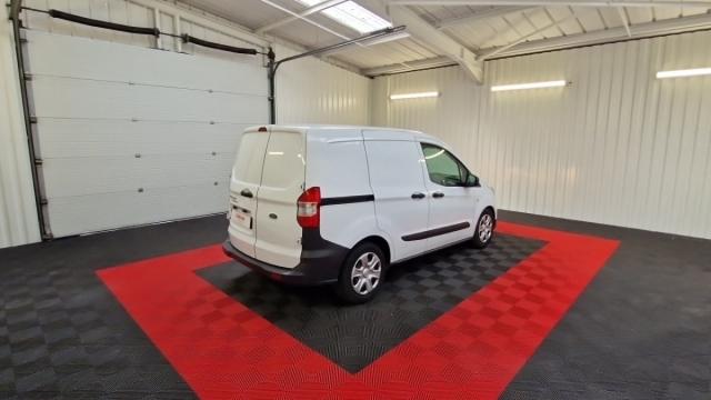 Ford Transit Courier image 8