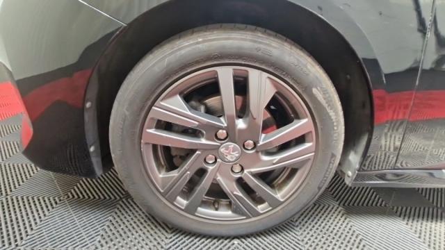 Peugeot 208 image 3