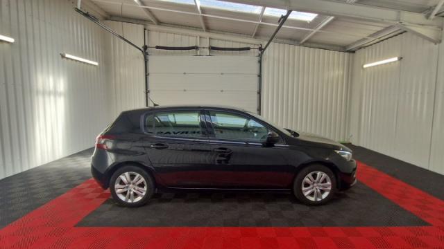 Peugeot 308 image 1