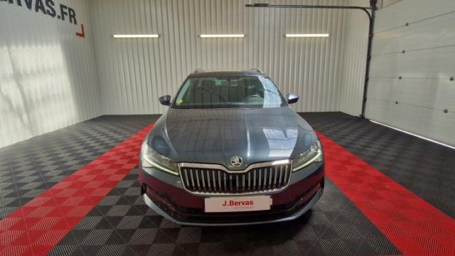 Skoda Superb Combi image 9