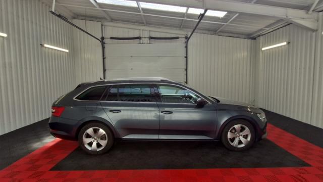 Skoda Superb Combi image 1