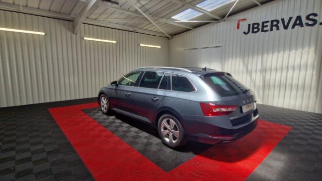 Skoda Superb Combi image 7