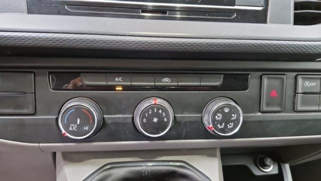 Volkswagen Transporter image 3
