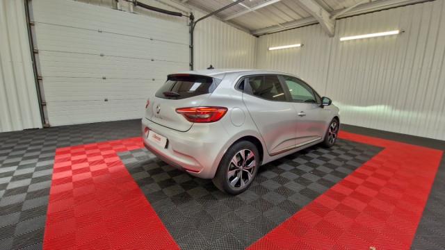 Renault Clio image 9