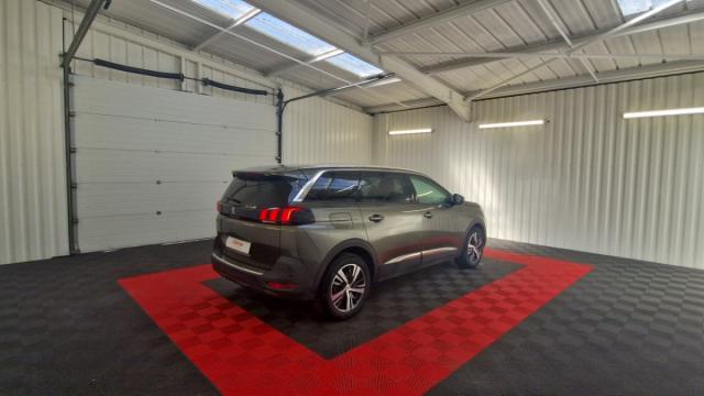 Peugeot 5008 image 1