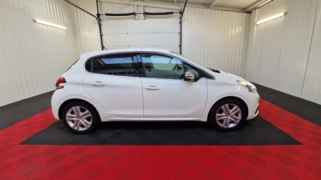Peugeot 208 image 3