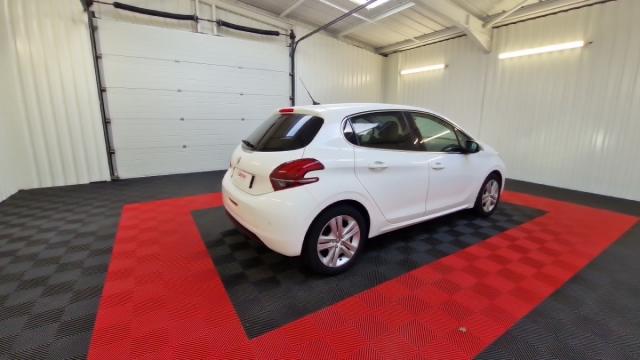Peugeot 208 image 2