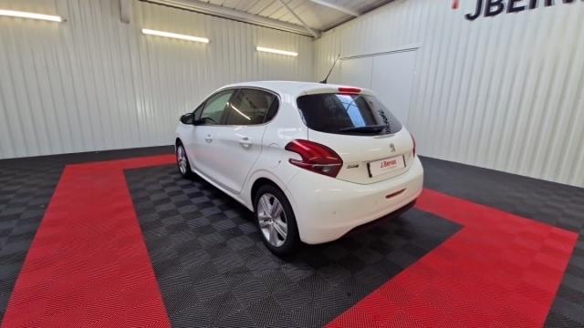 Peugeot 208 image 1