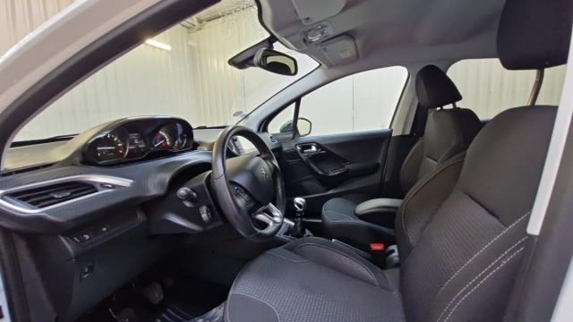 Peugeot 208 image 8