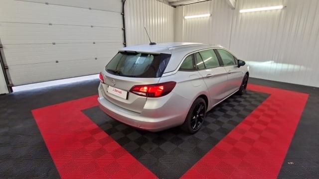 Opel Astra Sports Tourer image 3
