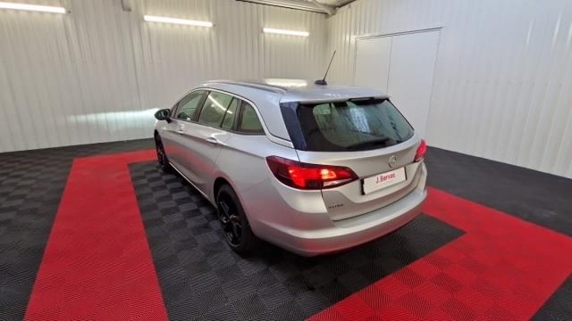 Opel Astra Sports Tourer image 9