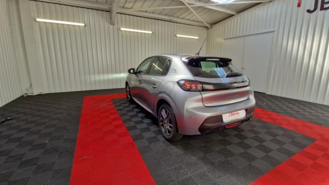 Peugeot 208 image 8