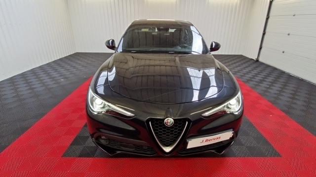 Alfa Romeo Stelvio image 2