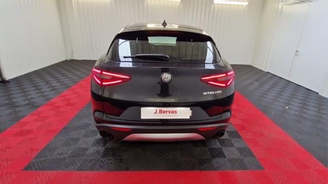 Alfa Romeo Stelvio image 4