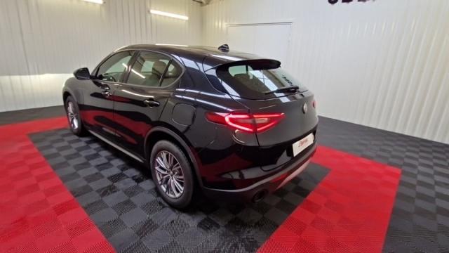 Alfa Romeo Stelvio image 8