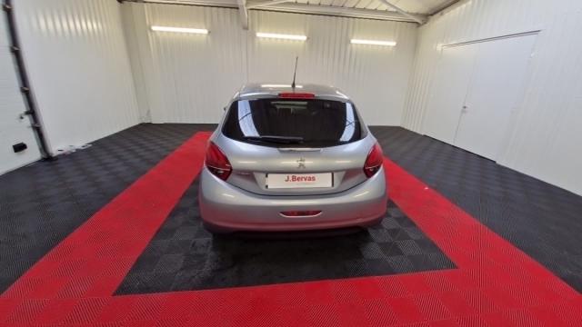 Peugeot 208 image 9