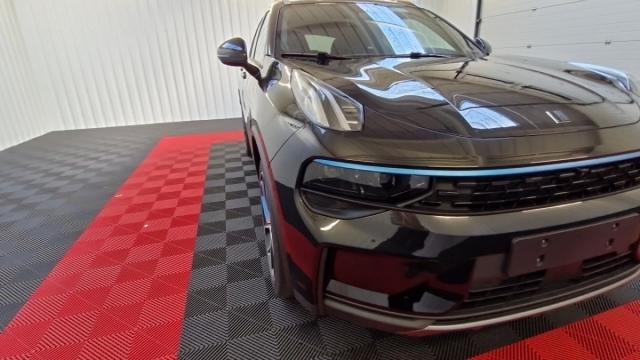 Lynk & Co 01 image 2