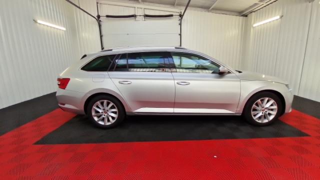 Skoda Superb Combi image 4