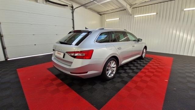 Skoda Superb Combi image 8