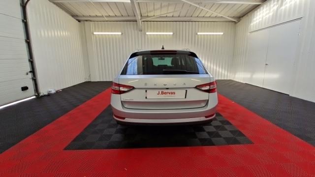 Skoda Superb Combi image 1