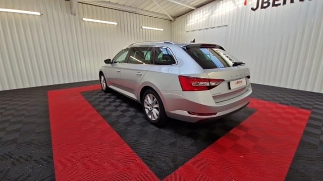 Skoda Superb Combi image 3