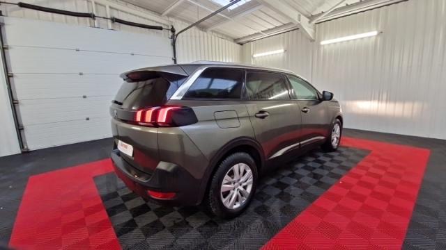 Peugeot 5008 image 1