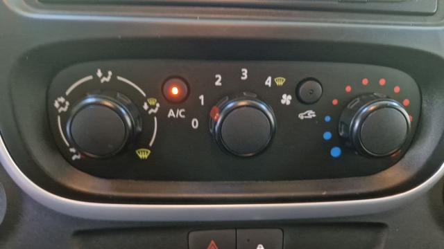 Renault Trafic image 2