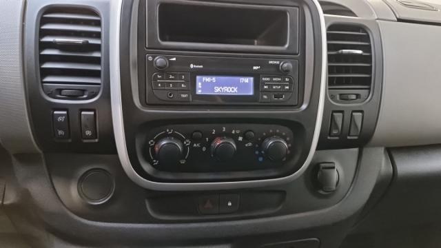 Renault Trafic image 9