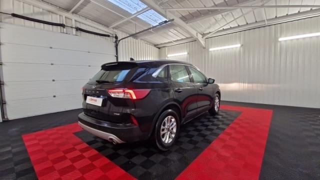 Ford Kuga image 1