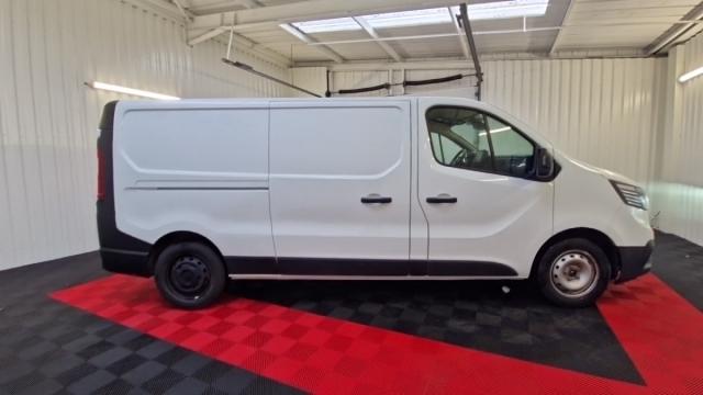 Renault Trafic image 1