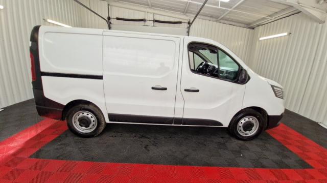 Renault Trafic image 1