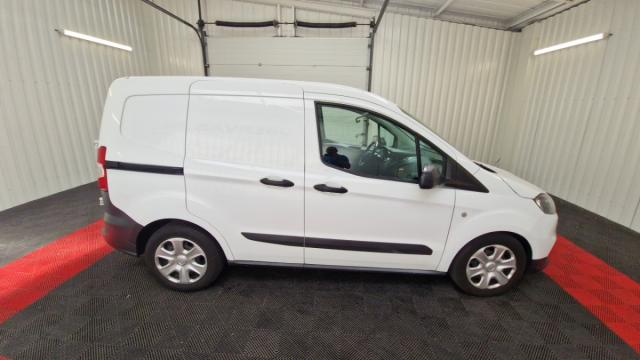 Ford Transit Courier image 7