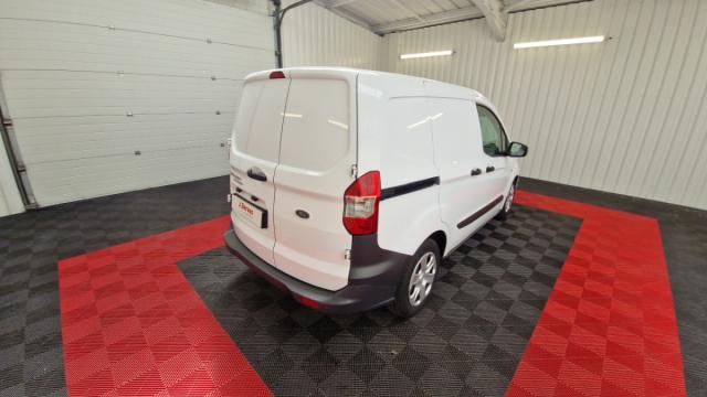 Ford Transit Courier image 9