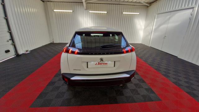Peugeot 2008 image 2