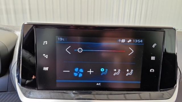 Peugeot 208 image 7
