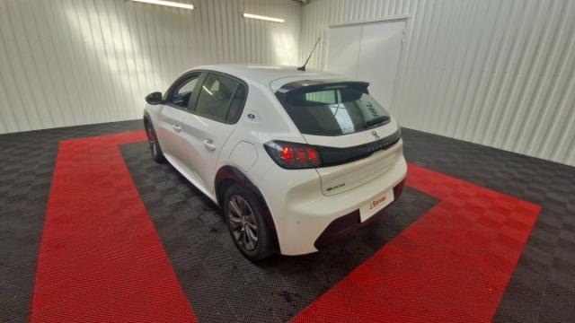 Peugeot 208 image 7