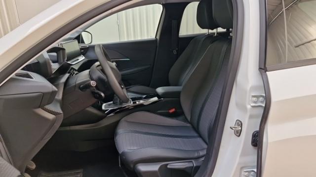 Peugeot 208 image 9