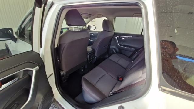 Toyota Rav4 image 8
