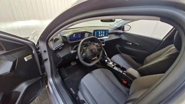 Peugeot 208 image 2