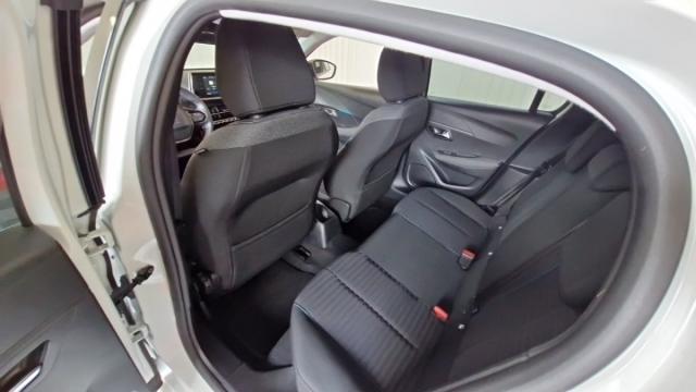 Peugeot 208 image 8