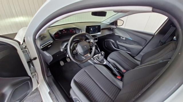 Peugeot 208 image 3