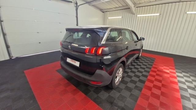 Peugeot 5008 image 1