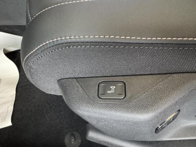 Peugeot 3008 image 1
